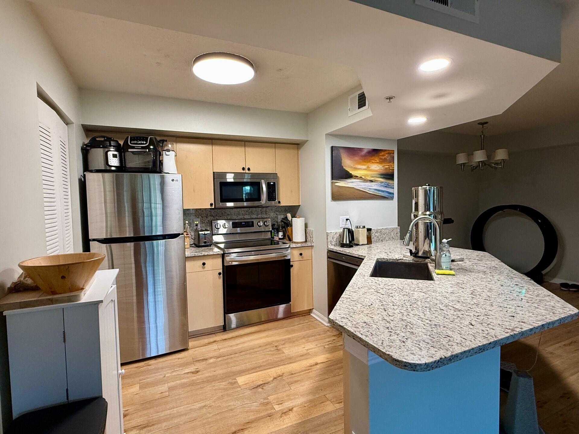 3690 Northwest Mediterranean Lane, Unit 305 Jensen Beach, FL 34957 - Photo 4 of 12 Portofino 305 kitchen