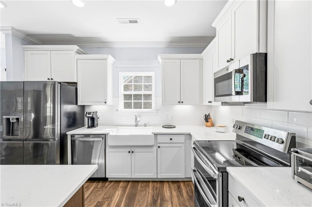6235 Kershaw Mdws Road Pfafftown, NC 27040 - Photo 4 of 19 Kitchen
