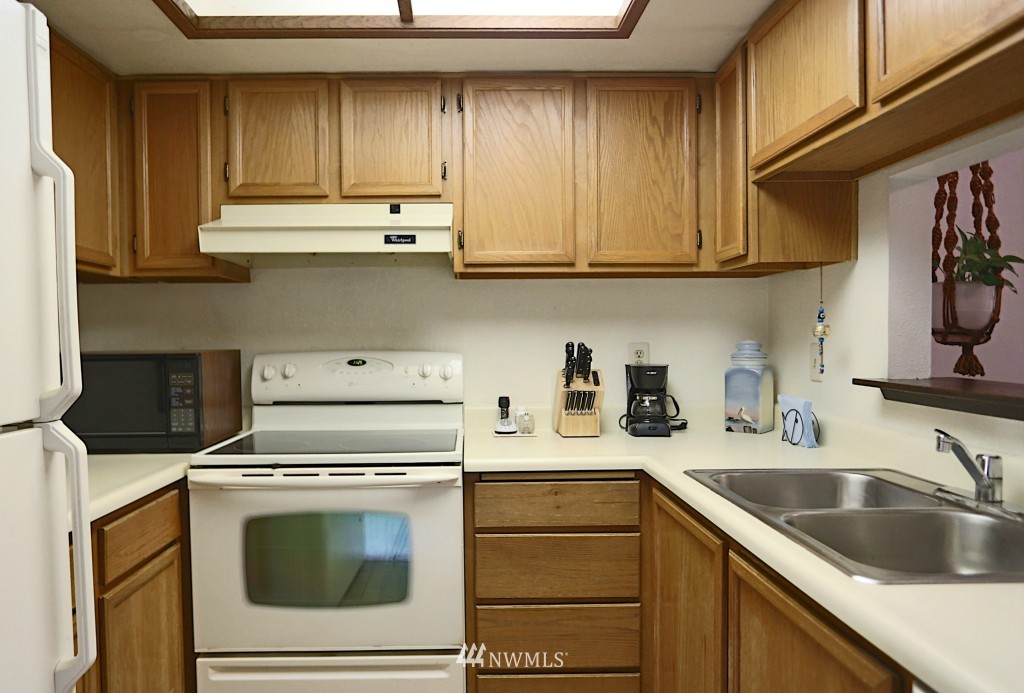 11512 Southeast 175th Street Renton, WA 98055 - Photo 3 of 24