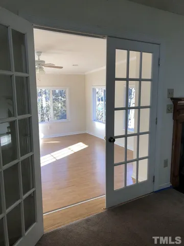 a view of empty room with window