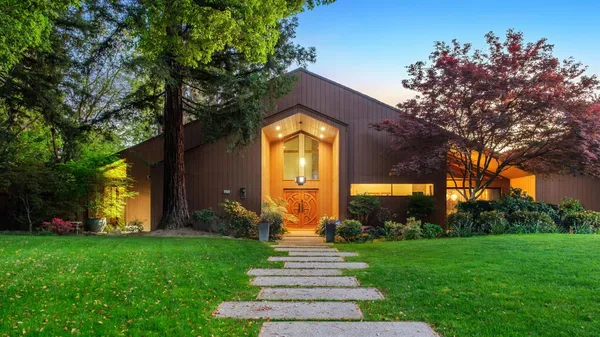 $1,950,000 | 2273 West Dovewood Lane, Fresno, CA 93711