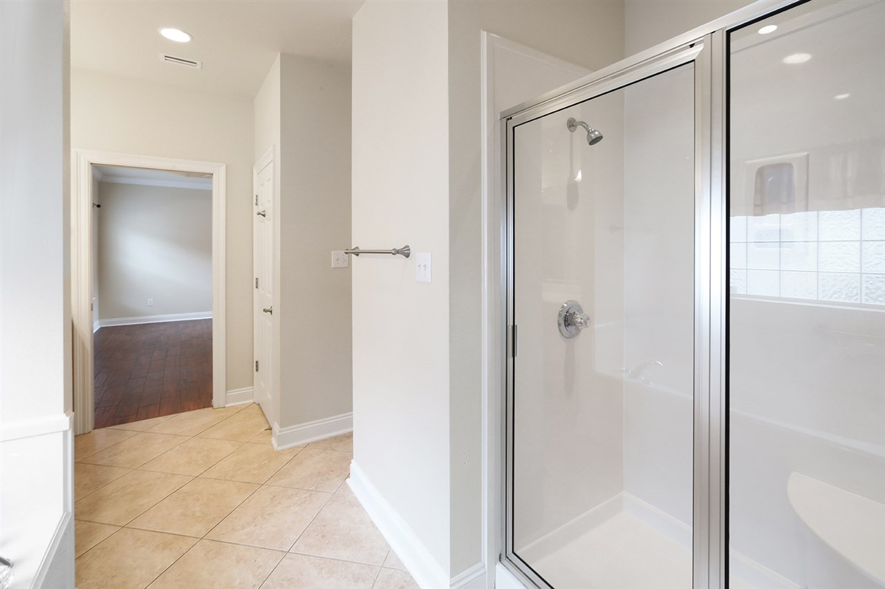 149 Mark Twain Loop Foley, AL 36535 - Photo 9 of 23 Master Bathroom