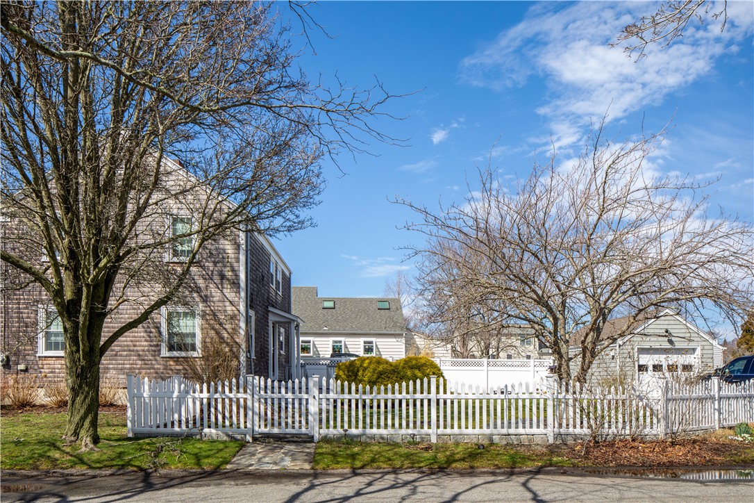 56 Eustis Avenue Newport, RI 02840 - Photo 18 of 23