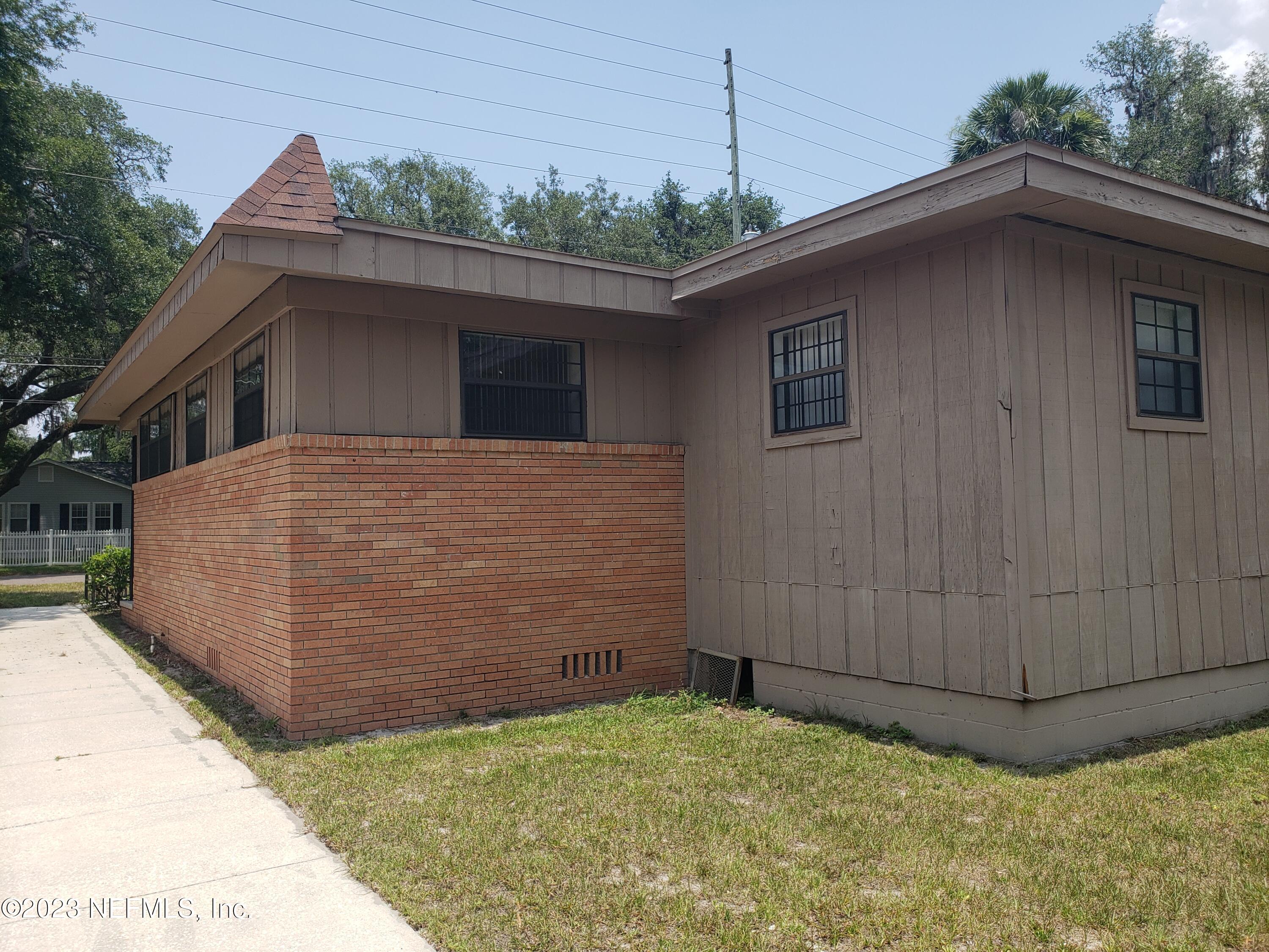 625 Oak Street Green Cove Springs, FL 32043 - Photo 5 of 13 20230609_134126