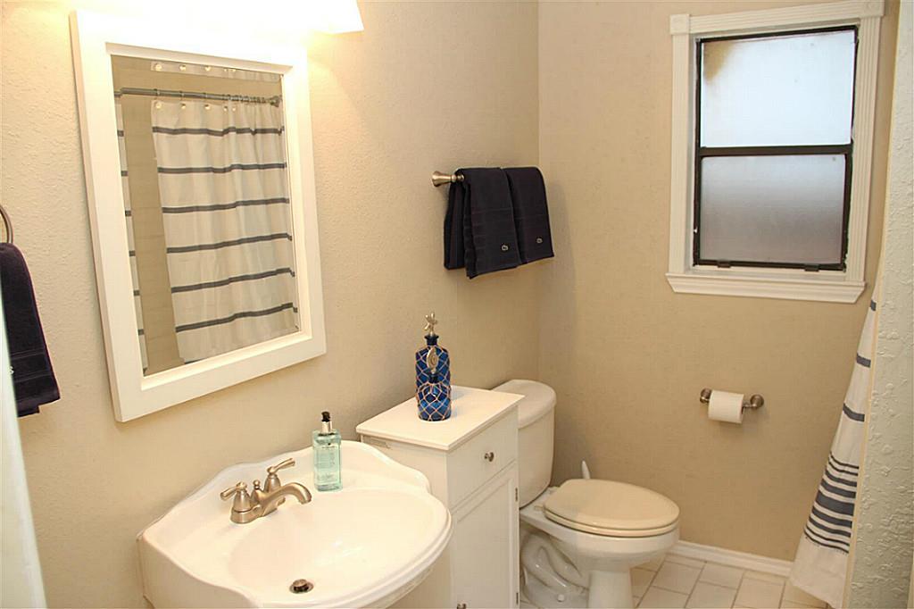 1220 Ashland Street Houston, TX 77008 - Photo 11 of 32