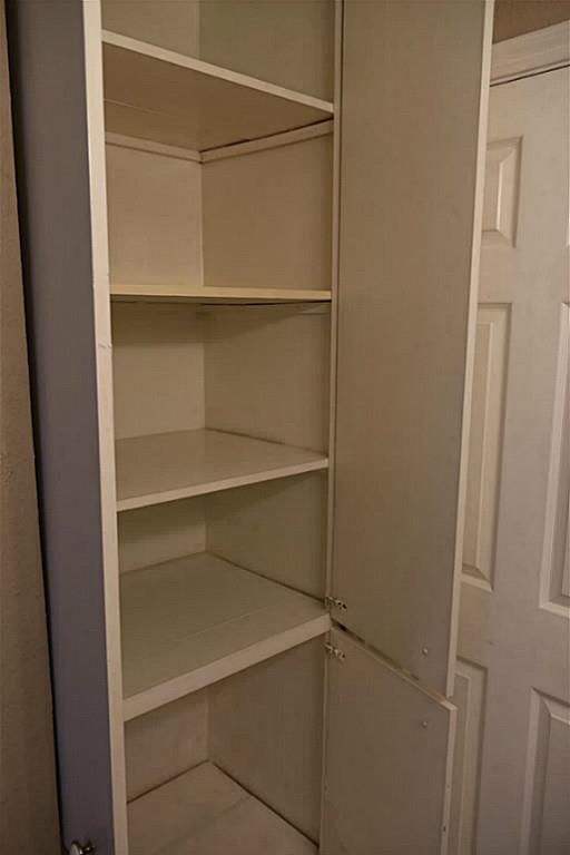 1220 Ashland Street Houston, TX 77008 - Photo 15 of 32 Linen closet in the bathroom