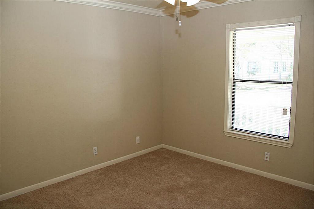 1220 Ashland Street Houston, TX 77008 - Photo 16 of 32 First bedroom