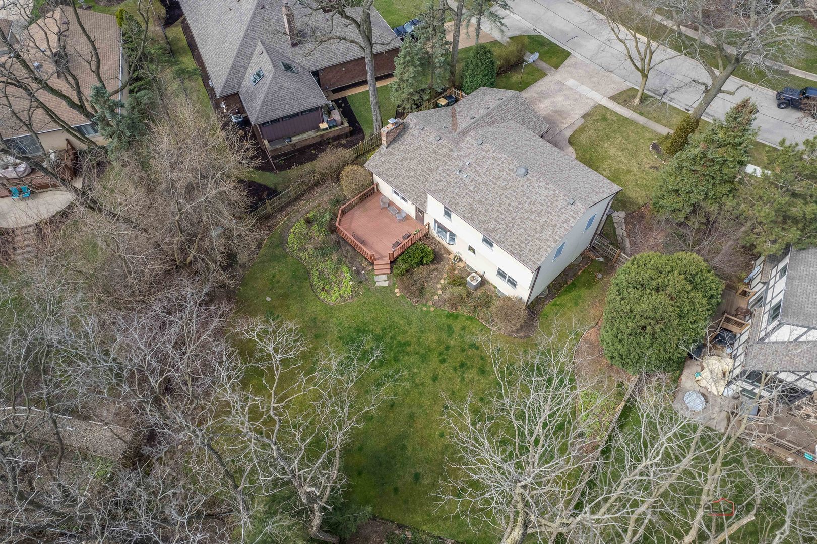 206 Pond Ridge Road Libertyville, IL 60048 - Photo 38 of 42 an aerial view of a house with yard and green space