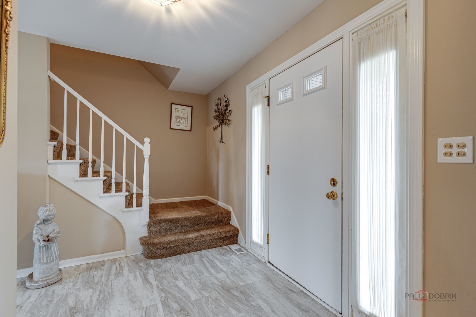 206 Pond Ridge Road Libertyville, IL 60048 - Photo 4 of 42 a view of entryway with wooden floor
