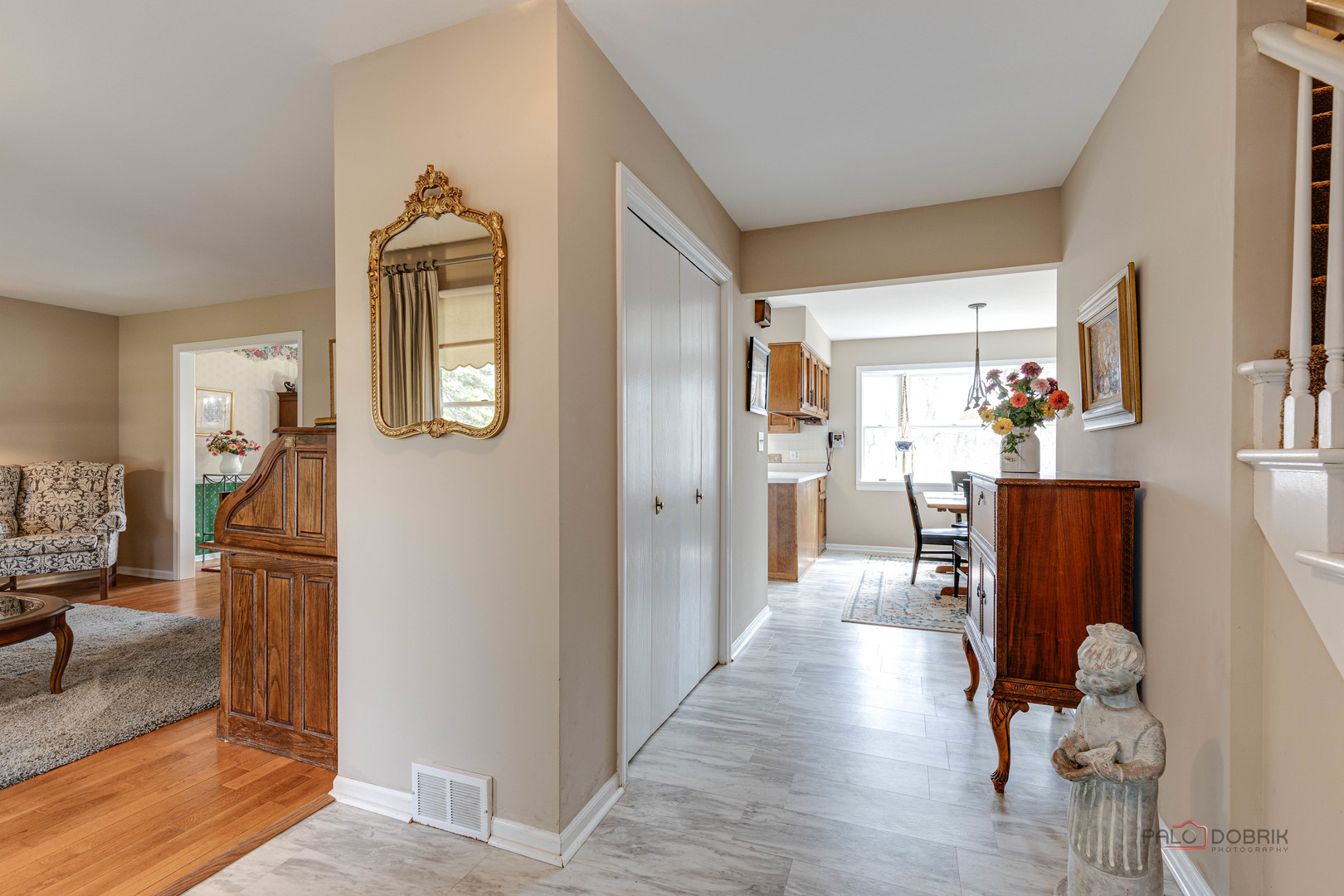 206 Pond Ridge Road Libertyville, IL 60048 - Photo 5 of 42 a view of a livingroom with furniture and wooden floor