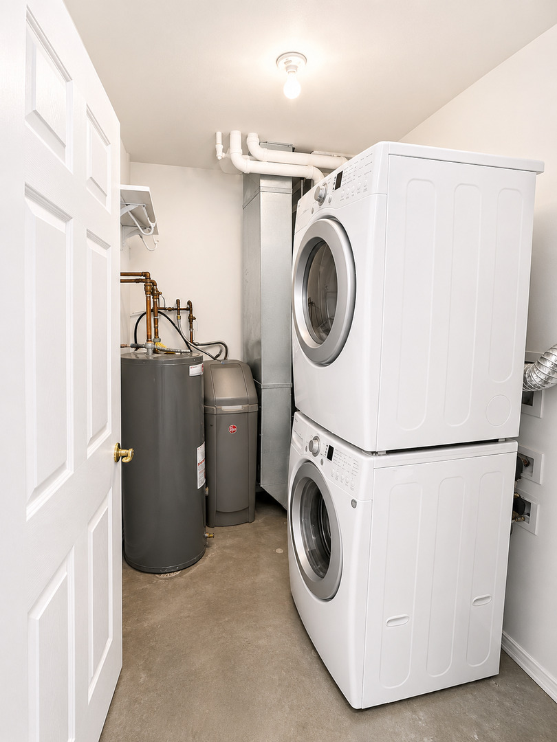 354 19th Place Clinton, IA 52732 - Photo 9 of 16 a utility room with dryer and washer