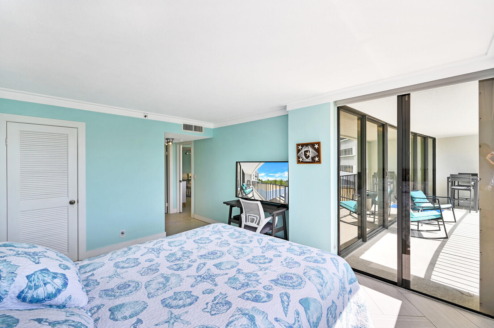 1300 Florida A1A, Unit 123 Jupiter, FL 33477 - Photo 13 of 41 Guest Bedroom w/Sliders