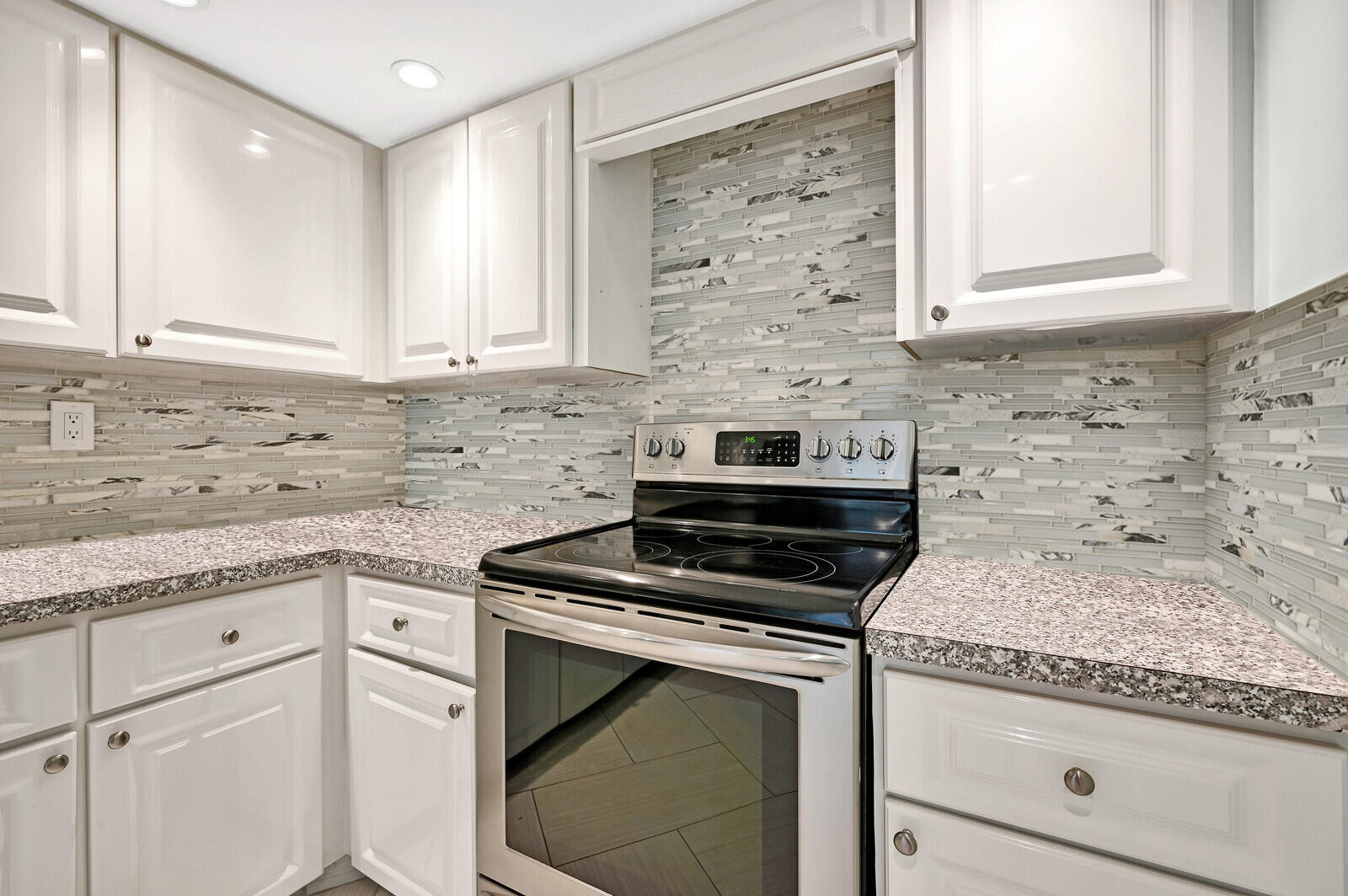 1300 Florida A1A, Unit 123 Jupiter, FL 33477 - Photo 3 of 41 Renovated Kitchen