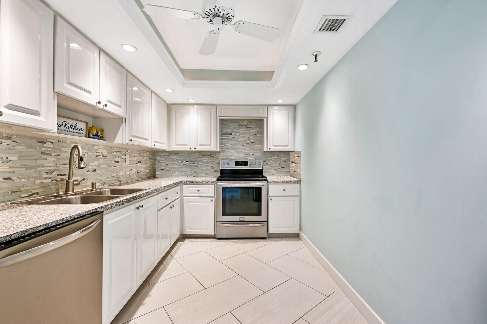 1300 Florida A1A, Unit 123 Jupiter, FL 33477 - Photo 4 of 41 Kitchen