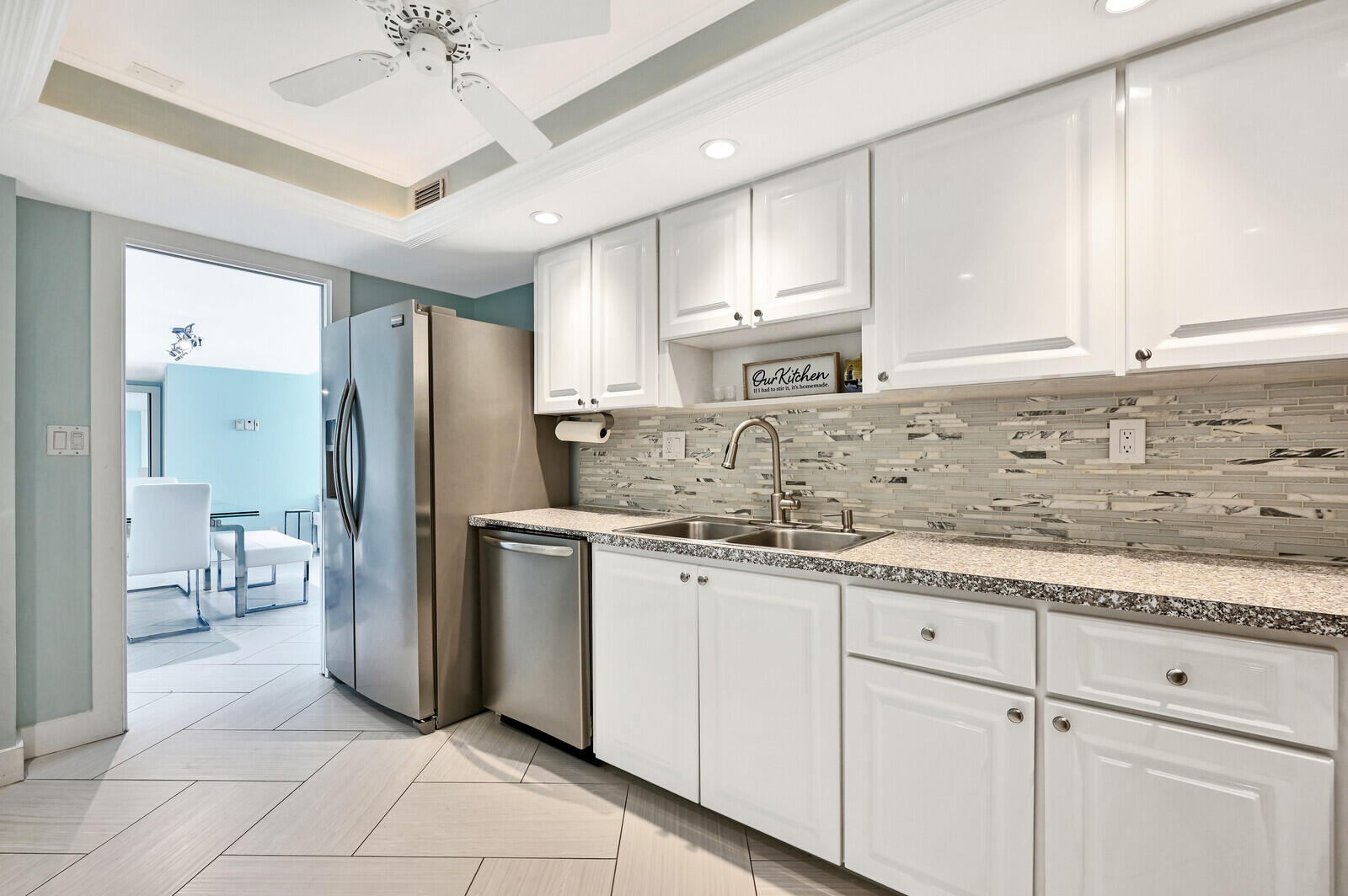 1300 Florida A1A, Unit 123 Jupiter, FL 33477 - Photo 5 of 41 Kitchen w/Trey Ceiling