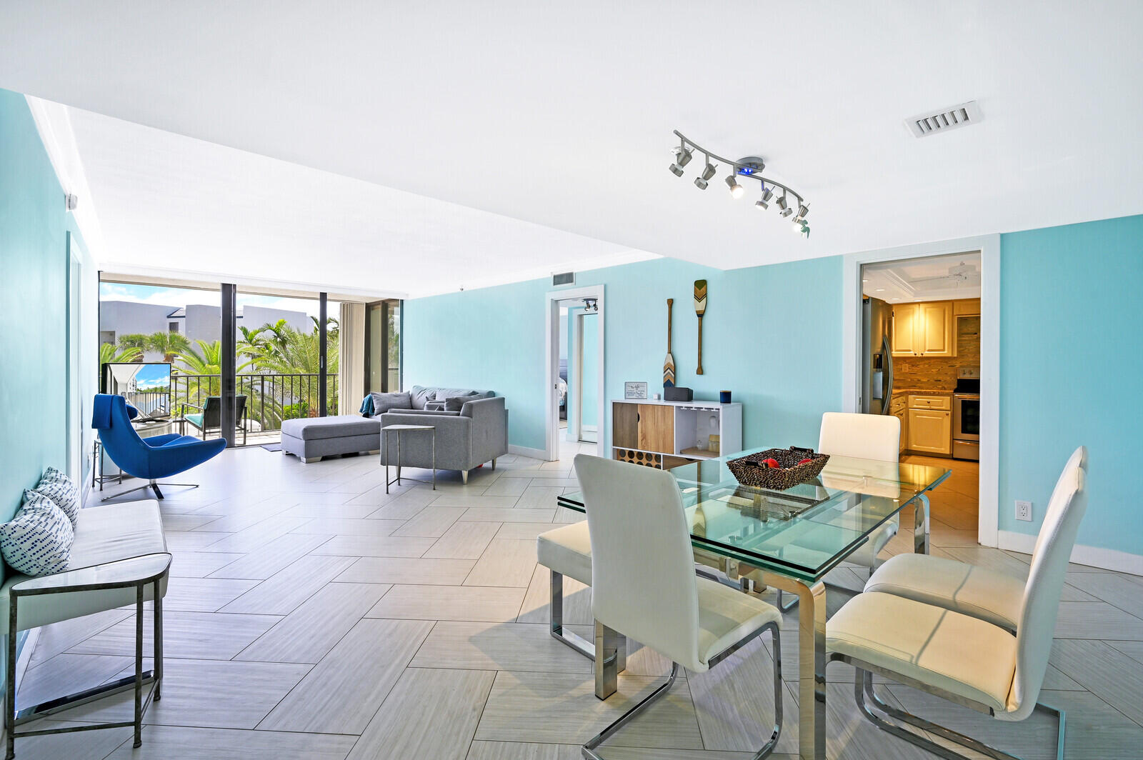 1300 Florida A1A, Unit 123 Jupiter, FL 33477 - Photo 7 of 41 Living/Dining