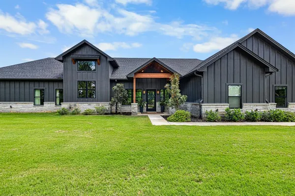 $720,000 | 1411 County Road 3424, Bridgeport, TX 76426