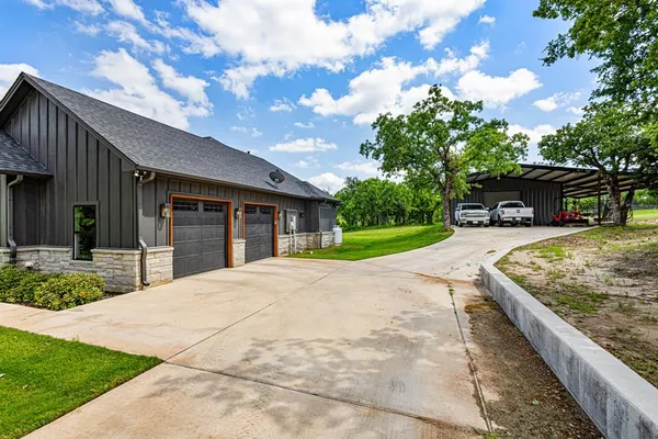 $720,000 | 1411 County Road 3424, Bridgeport, TX 76426