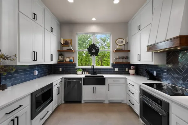 $720,000 | 1411 County Road 3424, Bridgeport, TX 76426