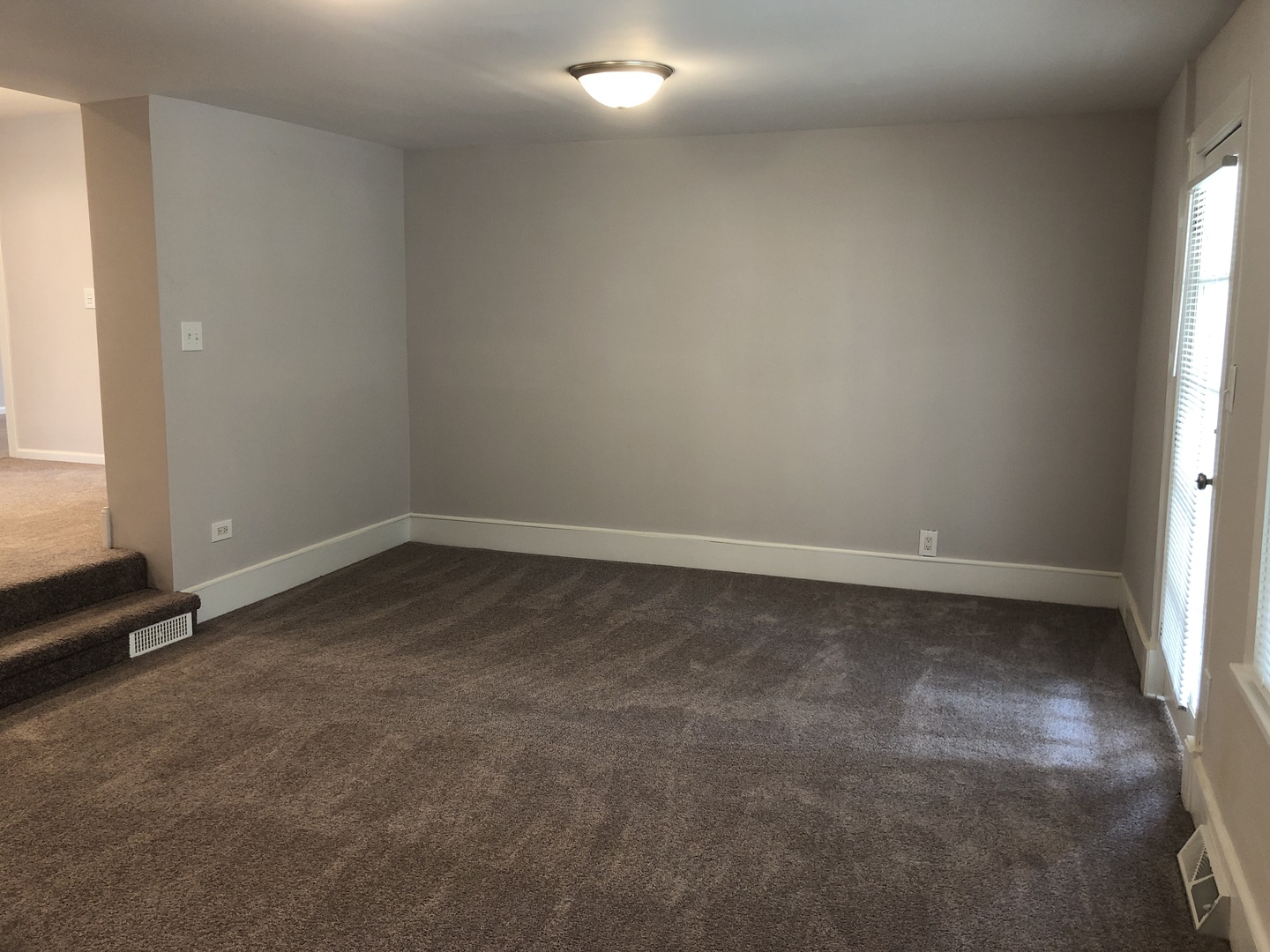 2815 Emmaus Avenue Zion, IL 60099 - Photo 13 of 31
