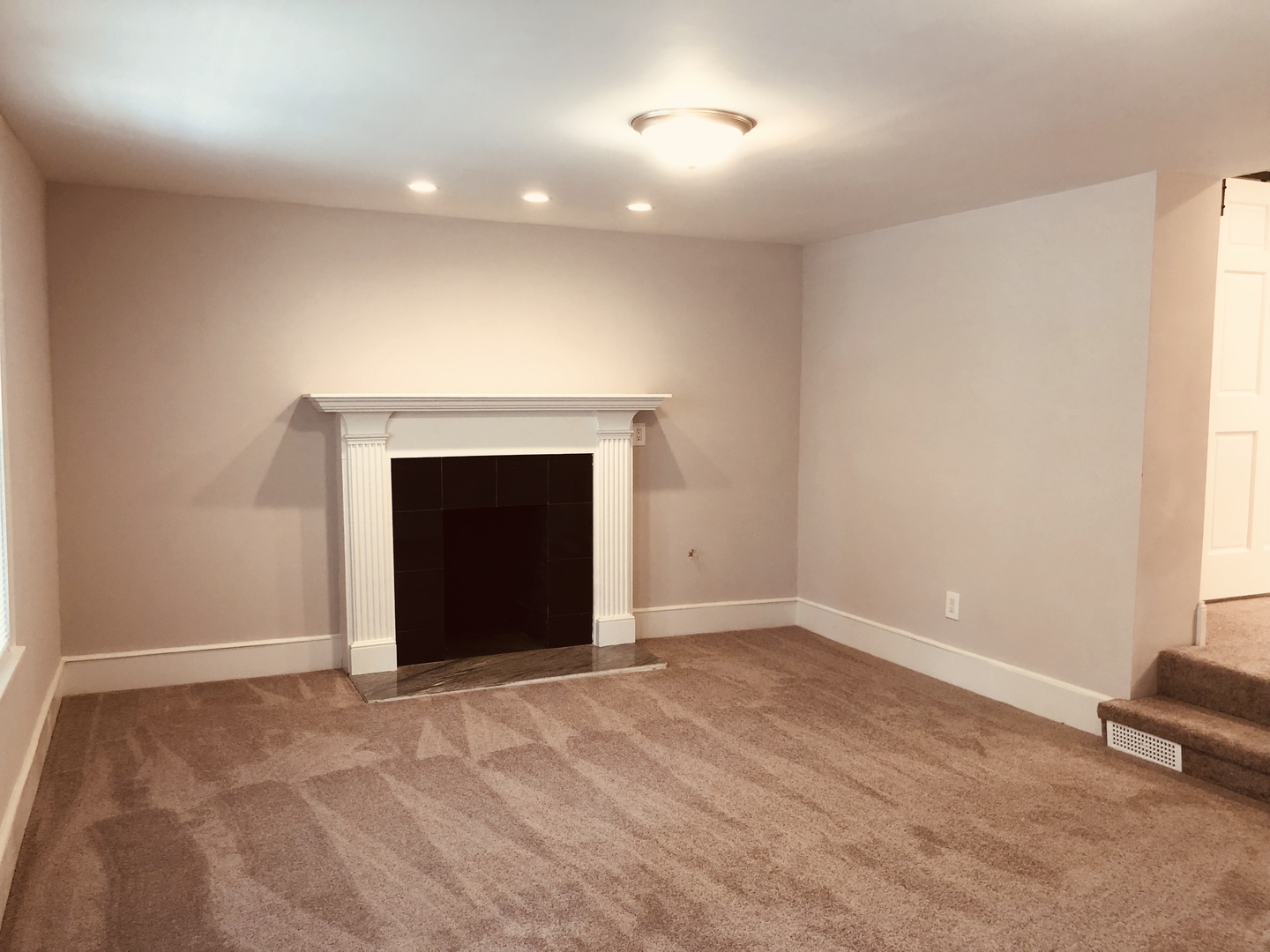 2815 Emmaus Avenue Zion, IL 60099 - Photo 4 of 31