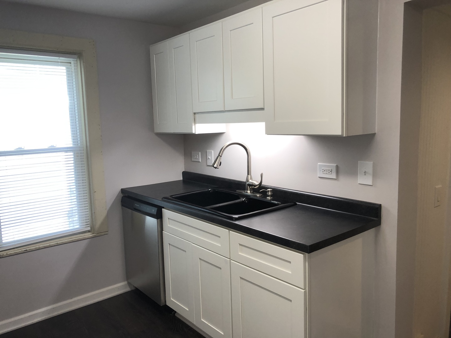 2815 Emmaus Avenue Zion, IL 60099 - Photo 8 of 31