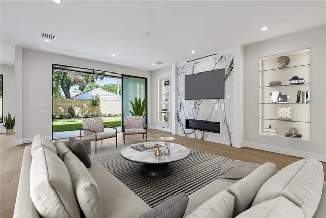 $1,825,000 | 1014 Gardenia Drive, Houston, TX 77018