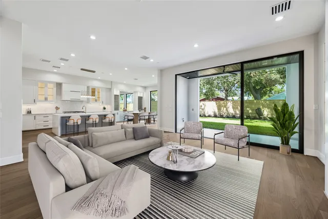 $1,825,000 | 1014 Gardenia Drive, Houston, TX 77018