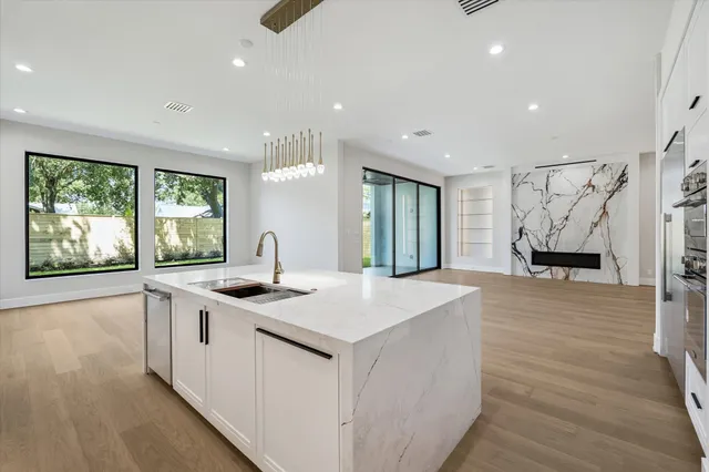 $1,825,000 | 1014 Gardenia Drive, Houston, TX 77018