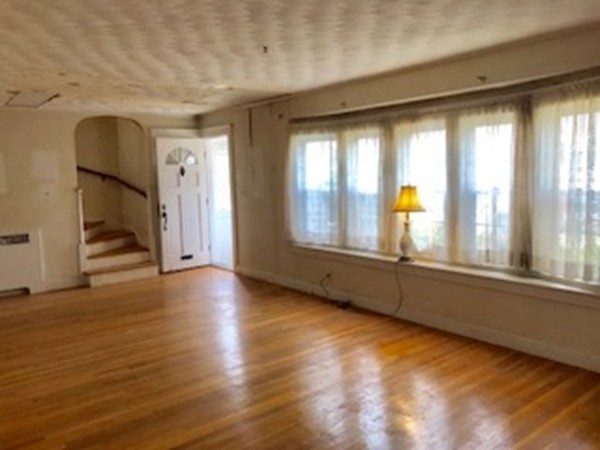 52 Longfellow Road Worcester, MA 01602 - Photo 3 of 16 Gallery Image 3