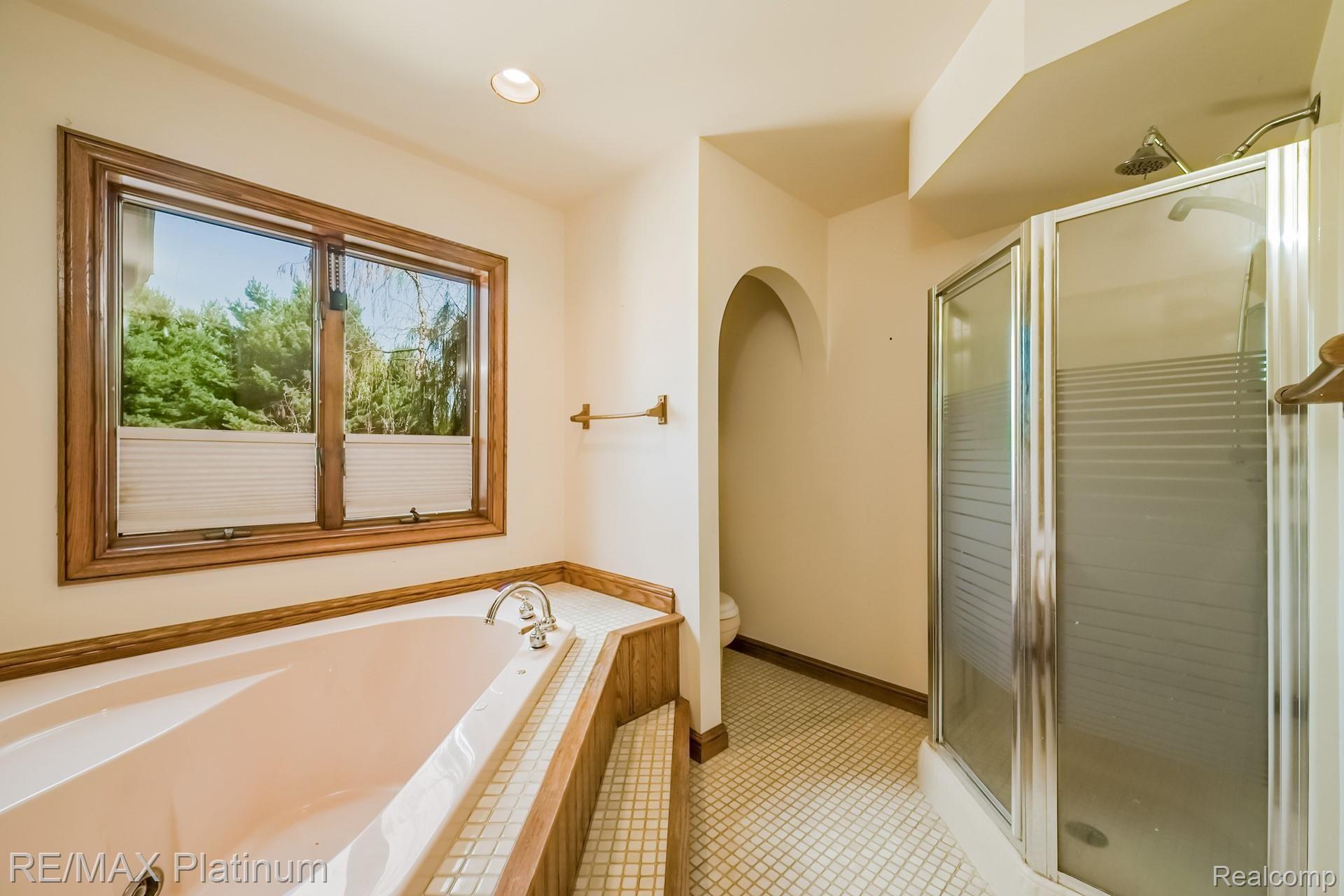 9262 Townley Road Fenton, MI 48430 - Photo 26 of 65 025-photo-main-bathroom-8522353.jpg