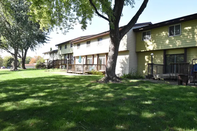 $234,900 | N114W16721 Royal Court, Germantown, WI 53022