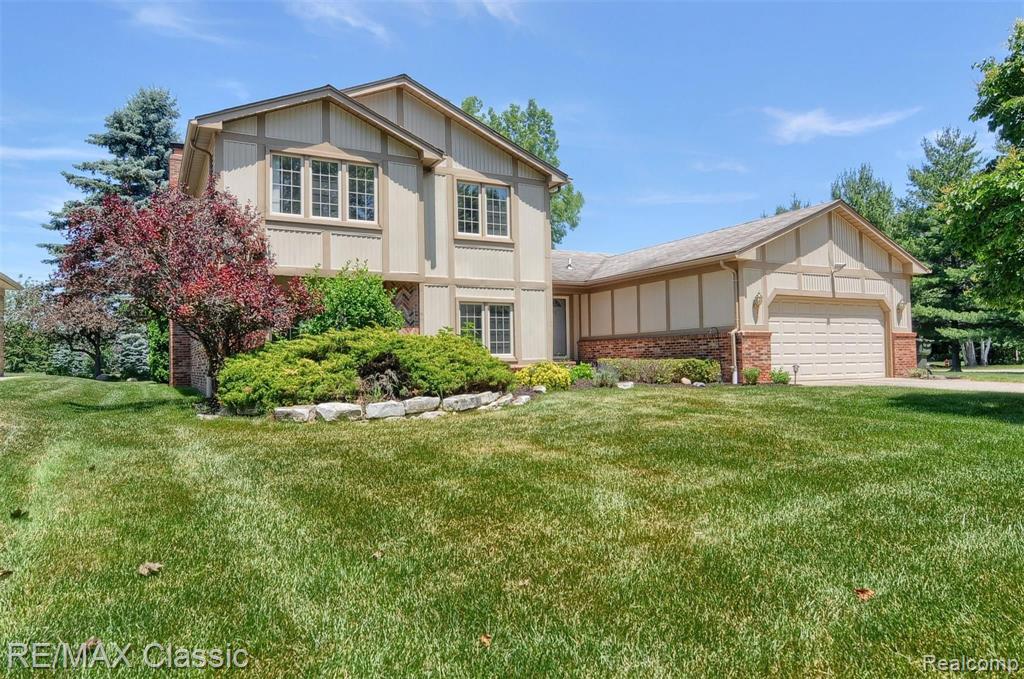 695 Plum Ridge Drive Rochester Hills, MI 48309 - Photo 2 of 38