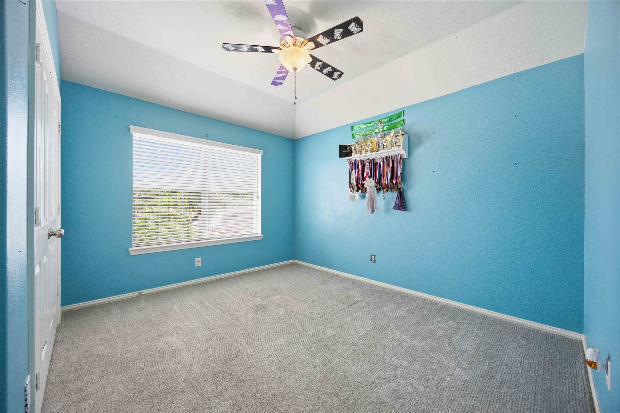 803 Northridge Terrace Lane Spring, TX 77373 - Photo 29 of 42 an empty room with a window and a ceiling fan