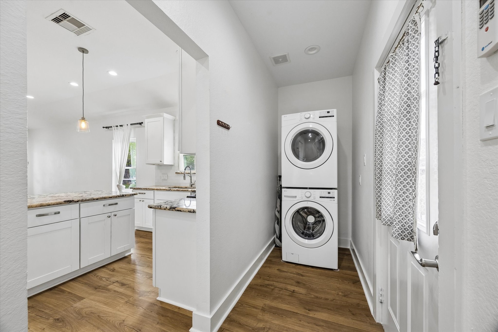 5105 Chapman Street Houston, TX 77009 - Photo 17 of 49 Washer/Dryer IN home!