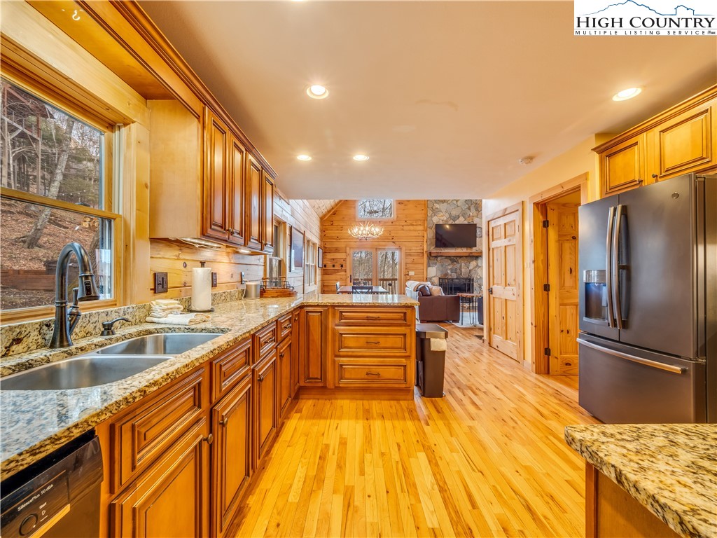 235 Lakeledge Road Beech Mountain, NC 28604 - Photo 14 of 42