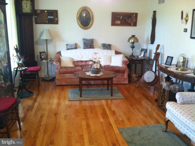 860 Laurel Grove Road Winchester, VA 22602 - Photo 10 of 24 Living Room