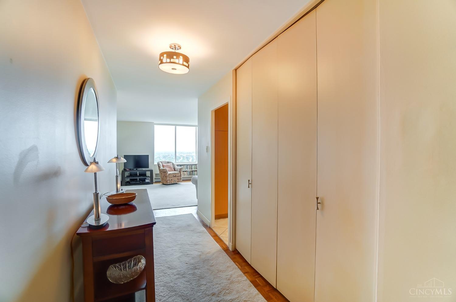 2324 Madison Road, Unit 1907 Cincinnati, OH 45208 - Photo 10 of 35 Gallery Image 10