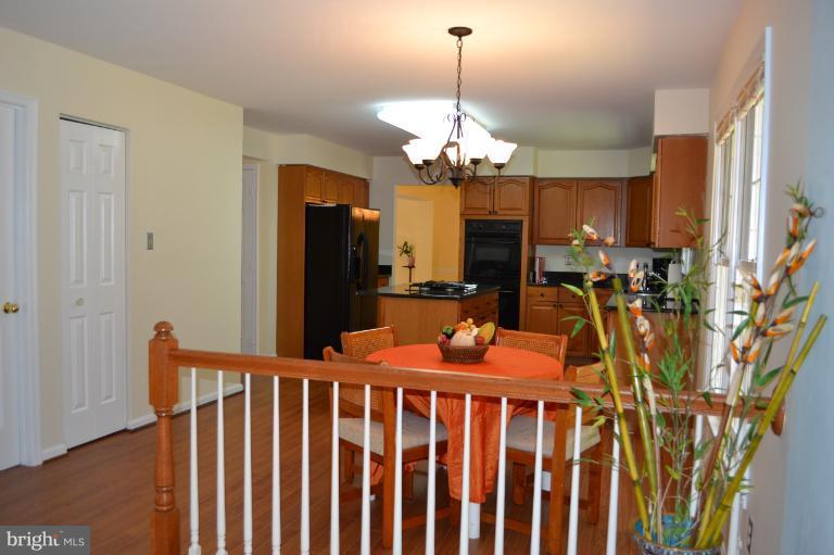 8123 Ridge Creek Way Springfield, VA 22153 - Photo 18 of 20 Kitchen
