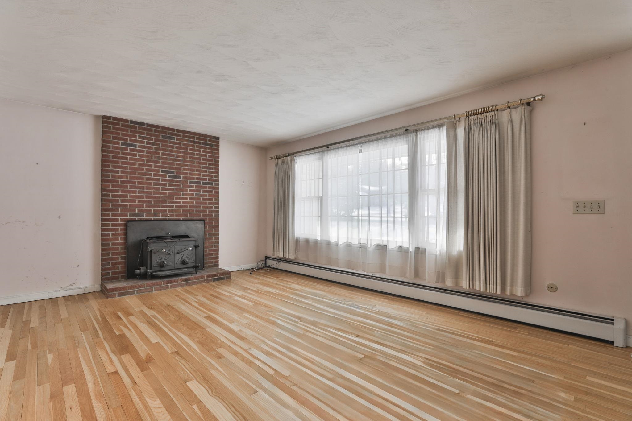 8 Prince Drive Hudson, NH 03051 - Photo 5 of 31