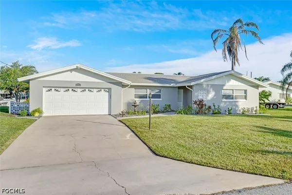 $2,200 | 4312 South Bay Circle, North Fort Myers, FL 33903