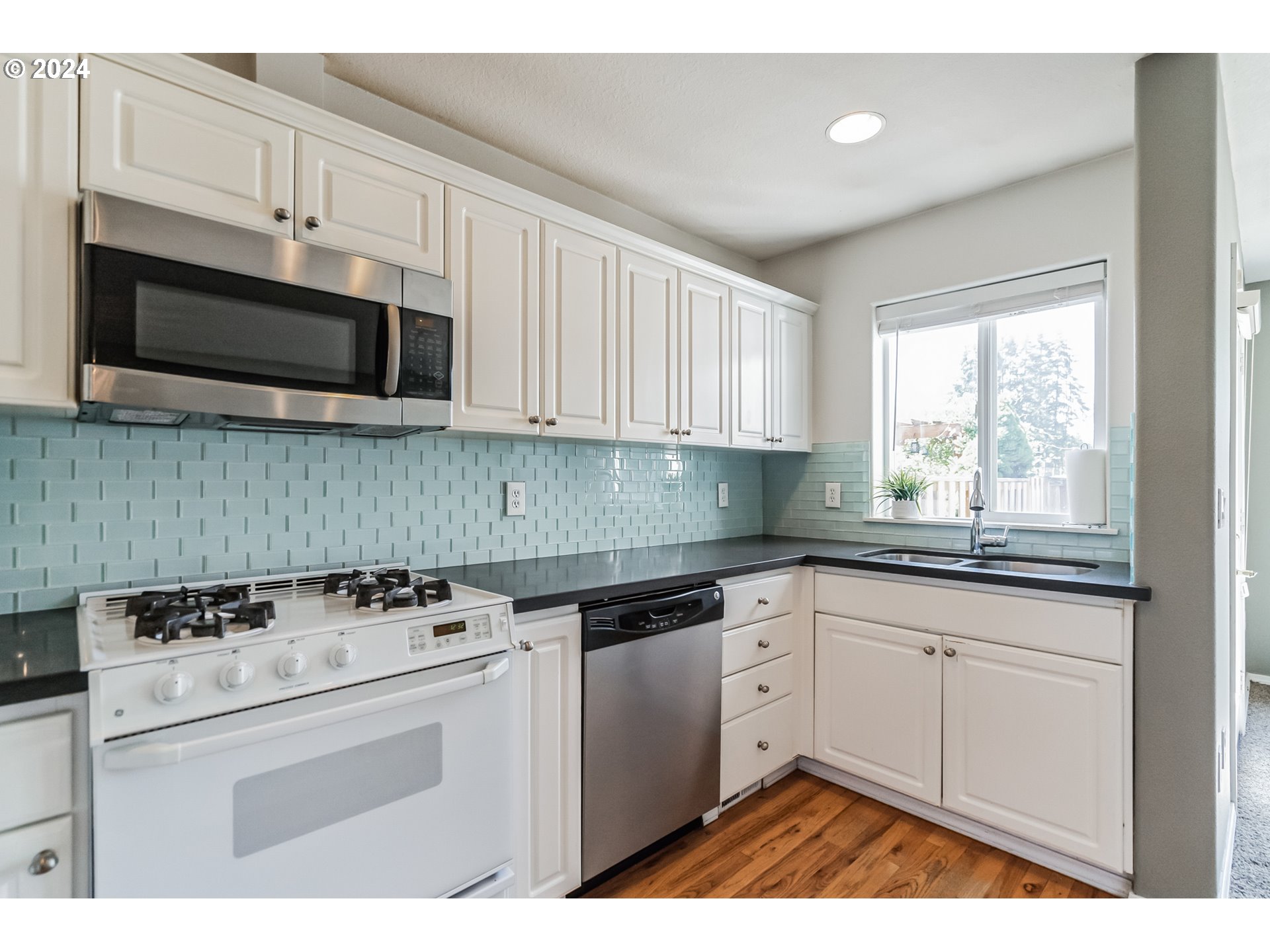 22066 Southwest Grahams Ferry Road, Unit B Tualatin, OR 97062 - Photo 11 of 29 Gallery Image 11