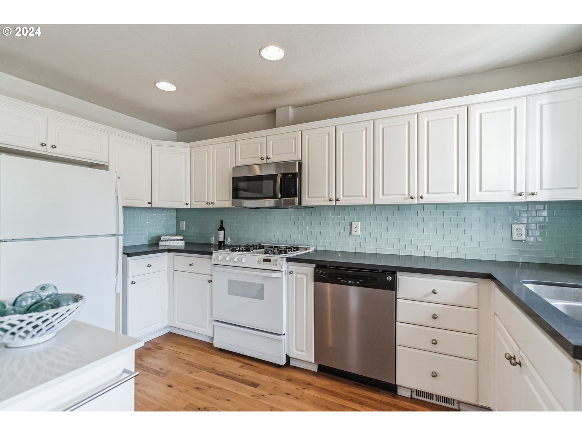 22066 Southwest Grahams Ferry Road, Unit B Tualatin, OR 97062 - Photo 12 of 29 Gallery Image 12