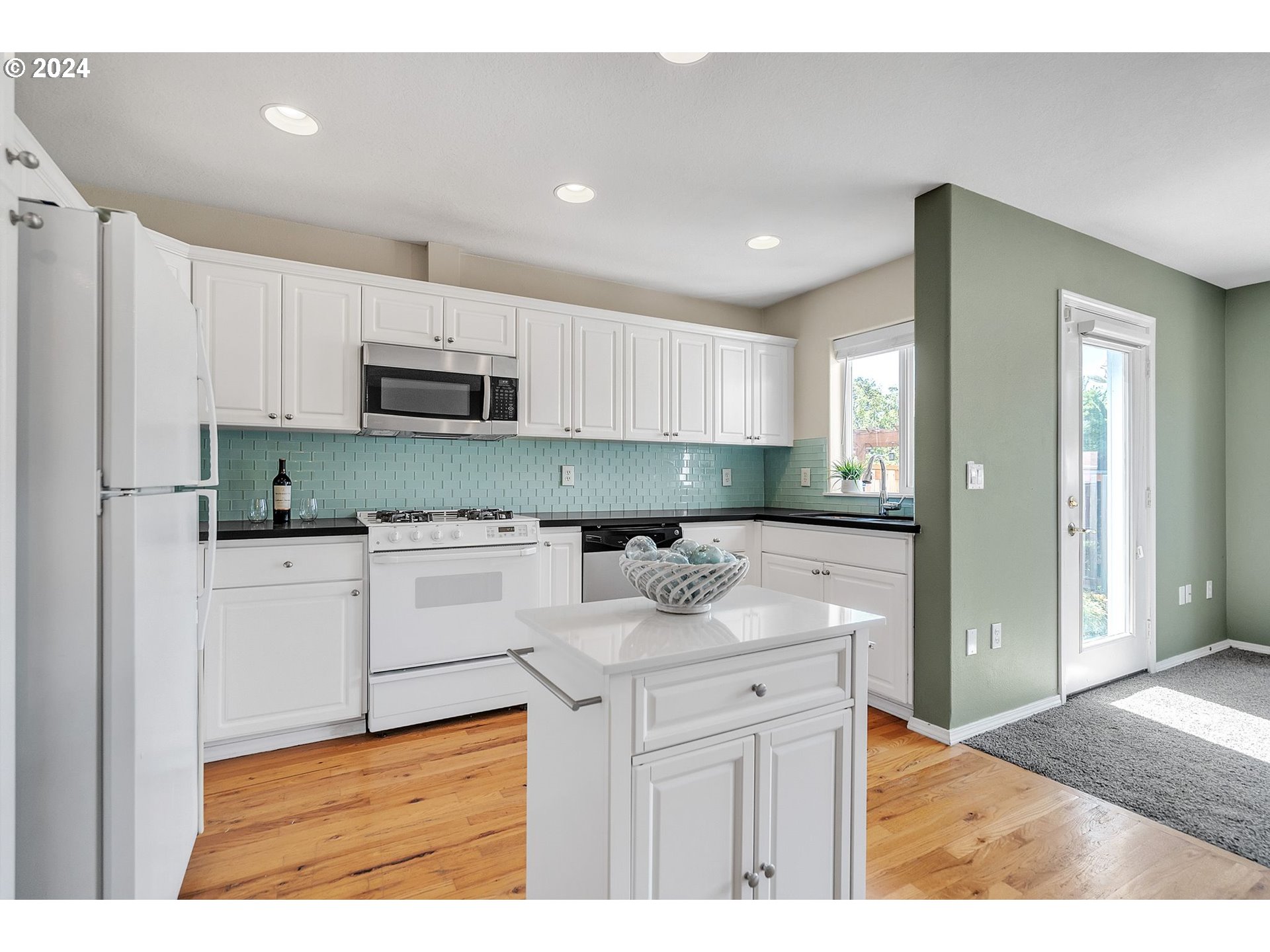 22066 Southwest Grahams Ferry Road, Unit B Tualatin, OR 97062 - Photo 13 of 29 Gallery Image 13