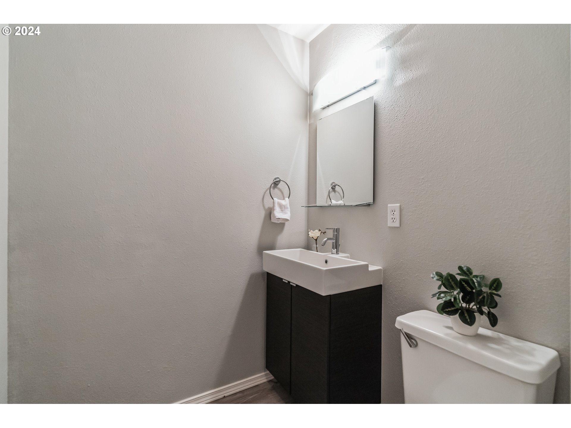 22066 Southwest Grahams Ferry Road, Unit B Tualatin, OR 97062 - Photo 17 of 29 Gallery Image 17