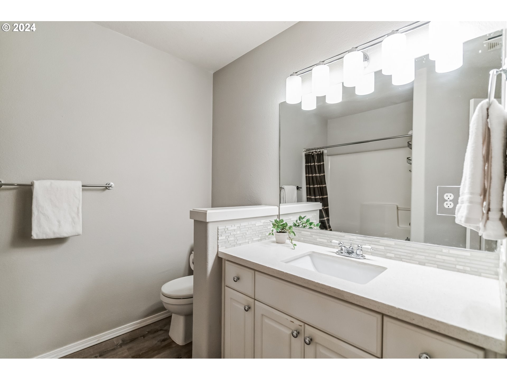 22066 Southwest Grahams Ferry Road, Unit B Tualatin, OR 97062 - Photo 23 of 29 Gallery Image 23