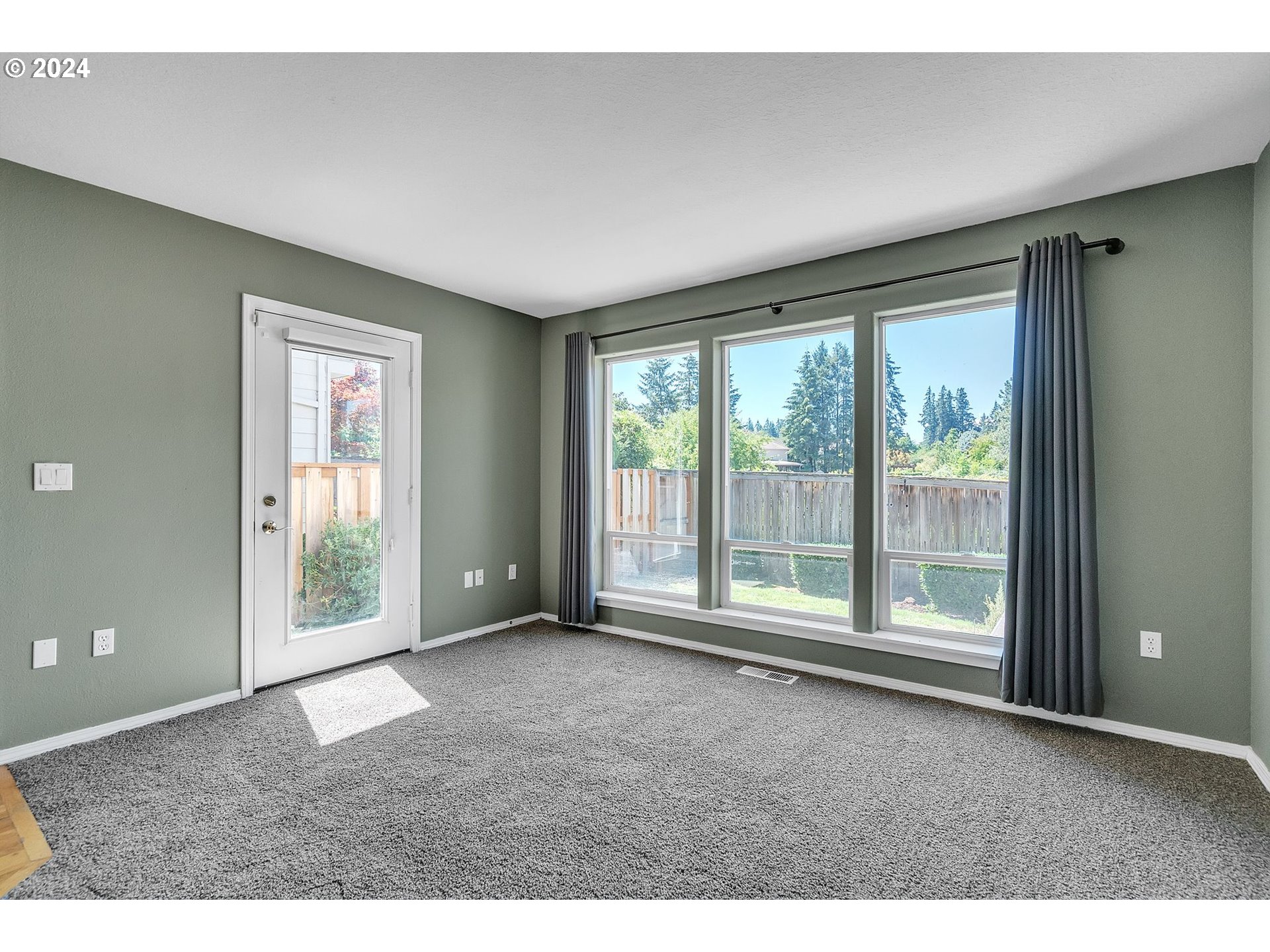 22066 Southwest Grahams Ferry Road, Unit B Tualatin, OR 97062 - Photo 6 of 29 Gallery Image 6