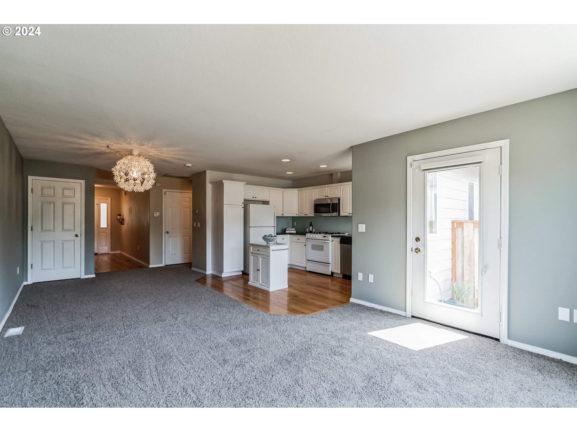22066 Southwest Grahams Ferry Road, Unit B Tualatin, OR 97062 - Photo 7 of 29 Gallery Image 7