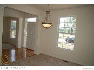 3086 Fantail Court Rochester, MI 48309 - Photo 3 of 13 living
