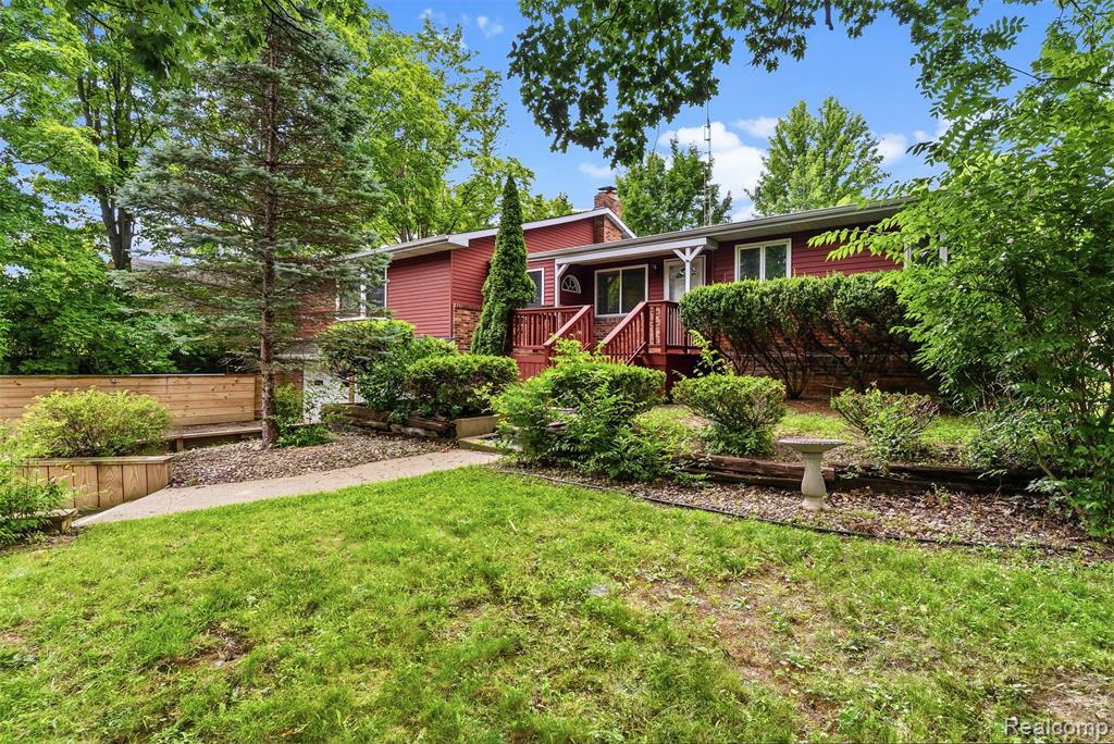 7313 East River Road Flushing, MI 48433 - Photo 2 of 45 Gallery Image 2